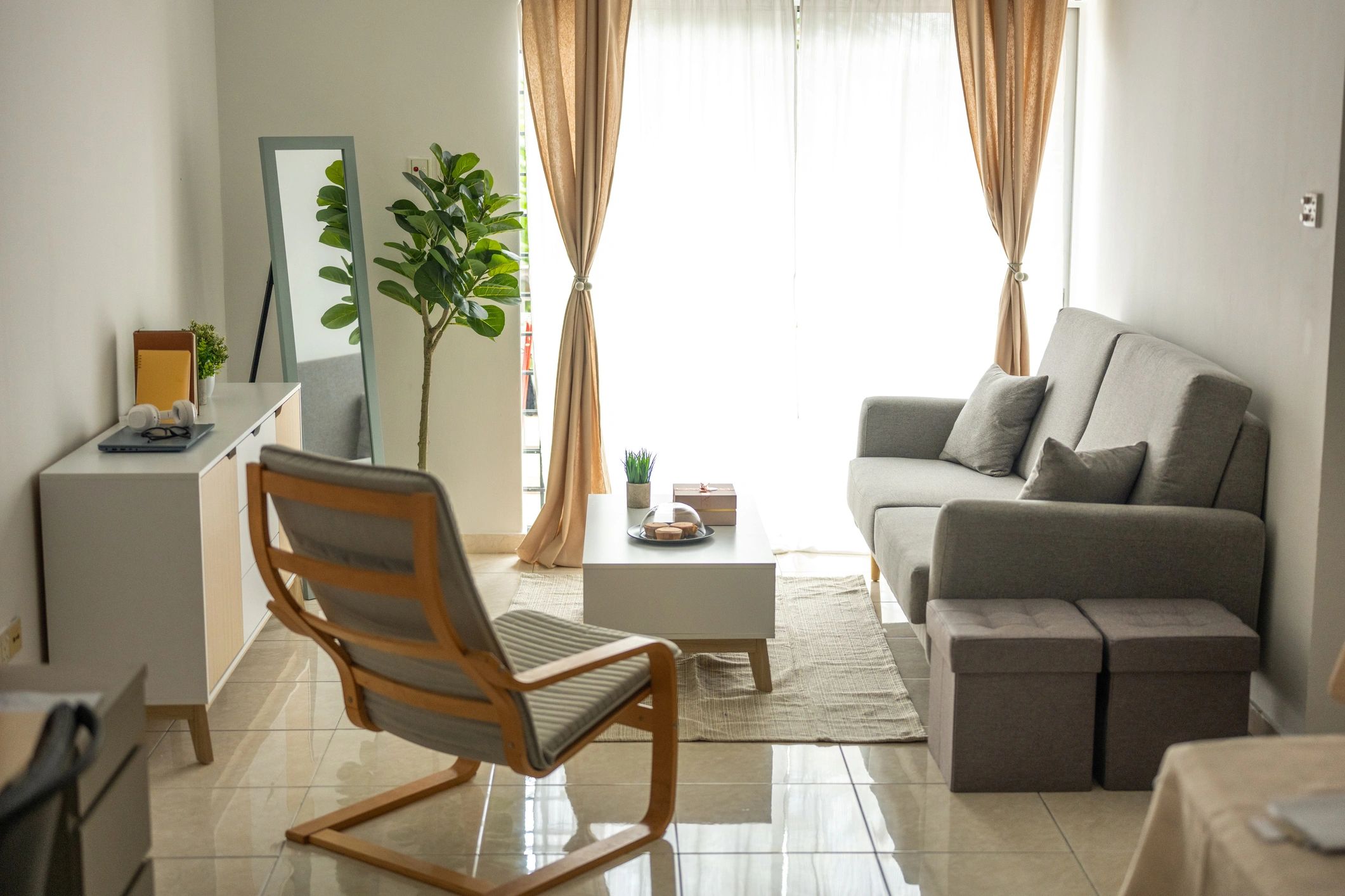 Elegant modern living room interior by Novrisa Interior